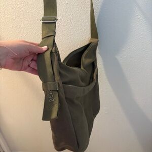 Beis travel crossbody bag